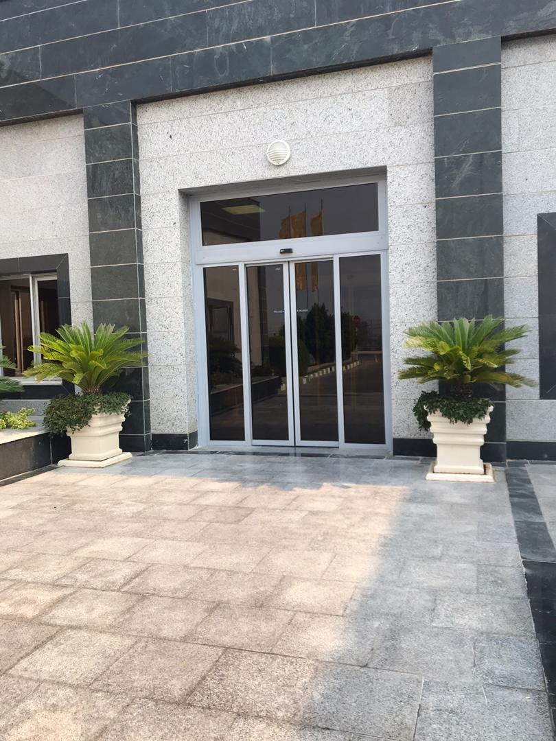 درب اتوماتیک شیشه ای MIG در پالایشگاه عسلویه